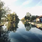 Du Canal Camping *