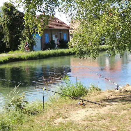 Du Canal אתר קמפינג